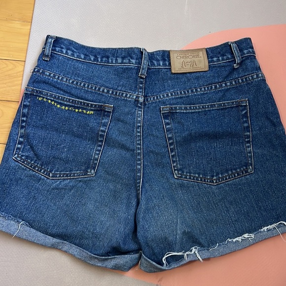 Cherokee vintage denim Jean shorts - Picture 2 of 7